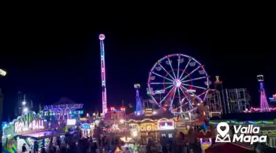 Juegos y luces de la Expo Feria de Valladolid durante una visita nocturna