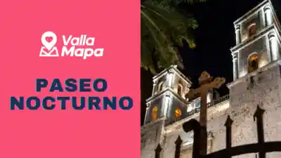 Calle colonial de Valladolid de noche con iluminación cálida para caminar y cenar