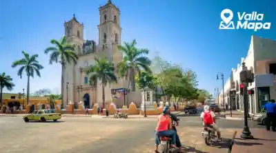 Calles coloniales de Valladolid en enero para un itinerario de Centro, Sisal y Santa Ana