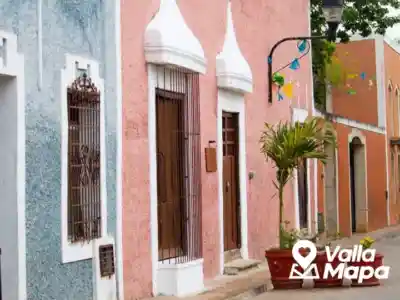 Traditional Valladolid street used to compare neighborhoods for walking, renting and buying